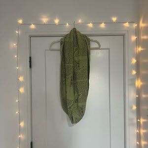 Academia Secret Garden Infinity Scarf